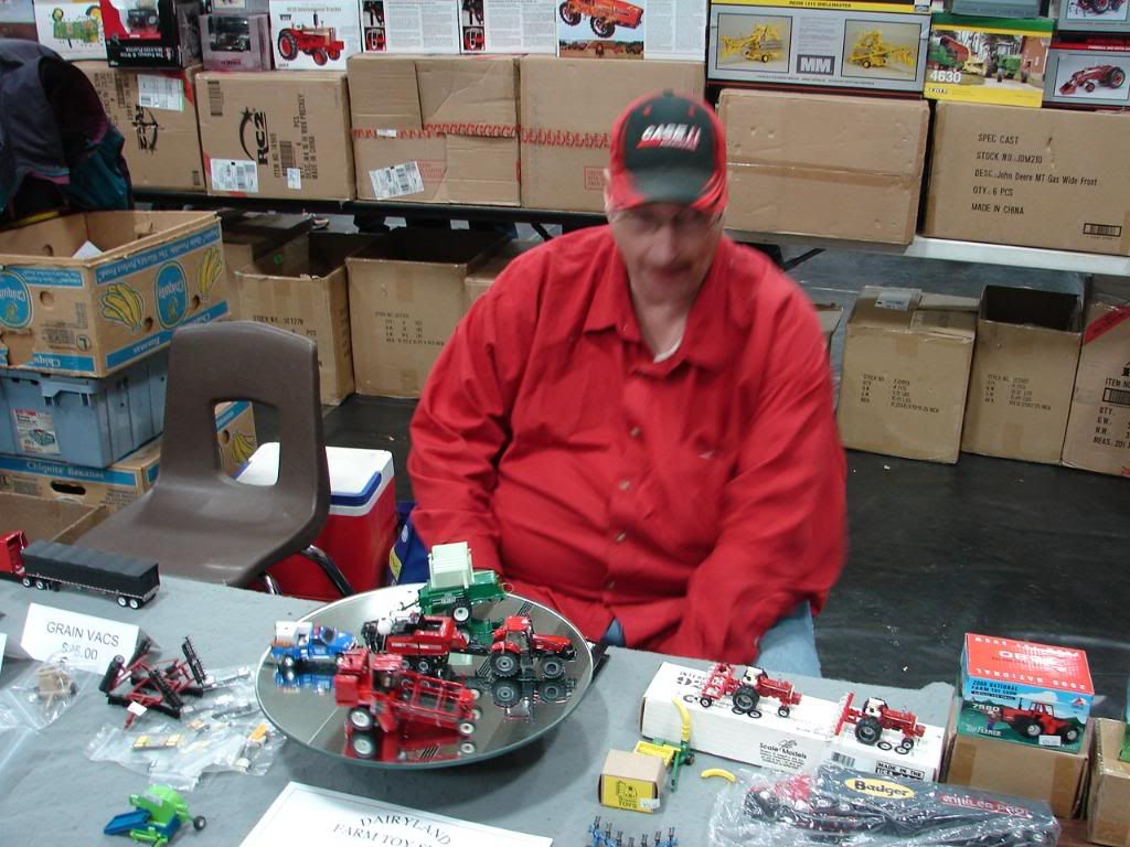 LOTS of Pictures from the 09 Ripon WI Toy Show Toy Farmin' LLC